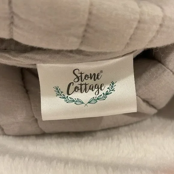 Reversible Quilt & Sham Set - Stone Cottage - like new!